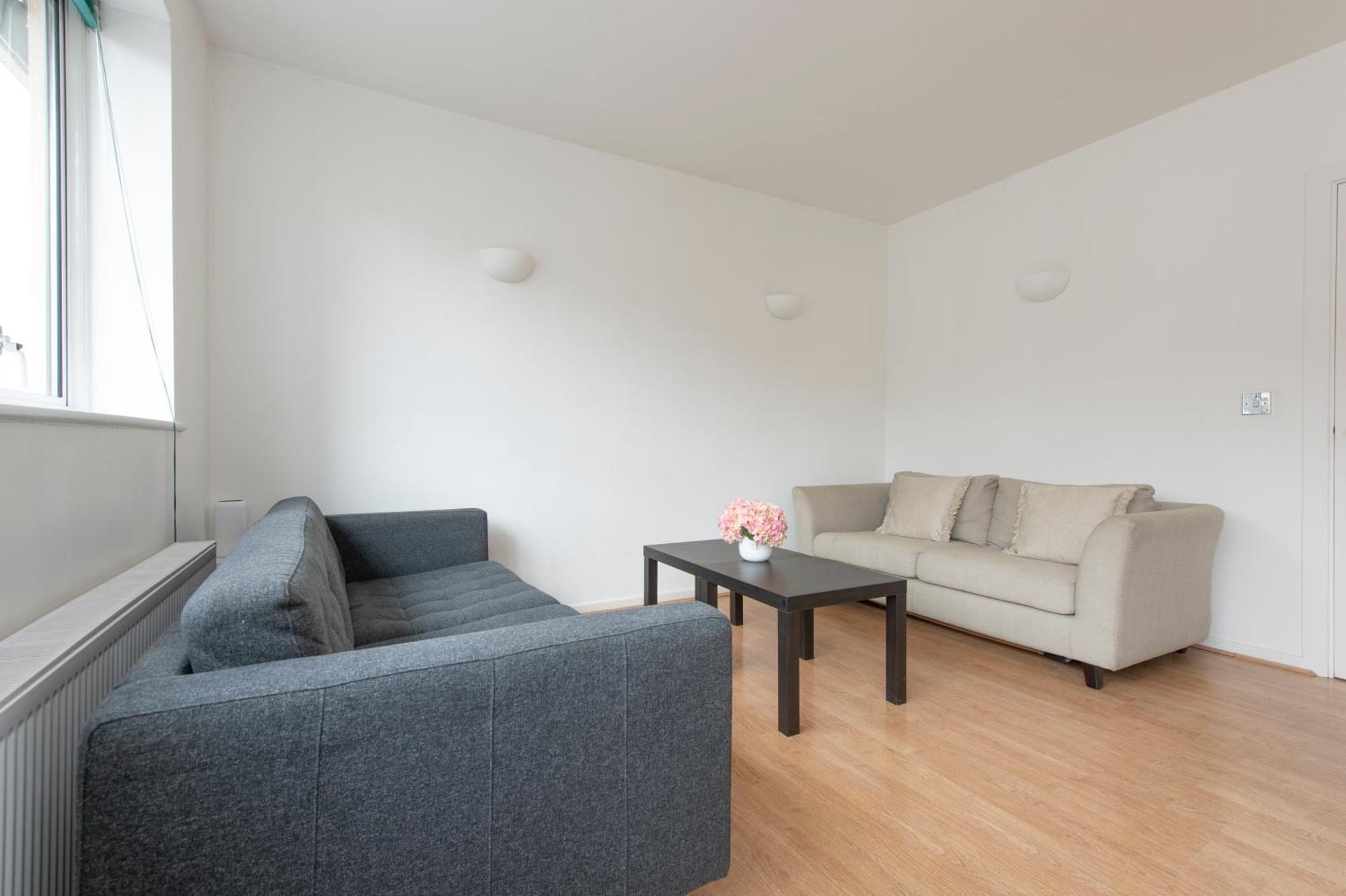 Modern Luxury Apartment By Bow Road Station London Bagian luar foto