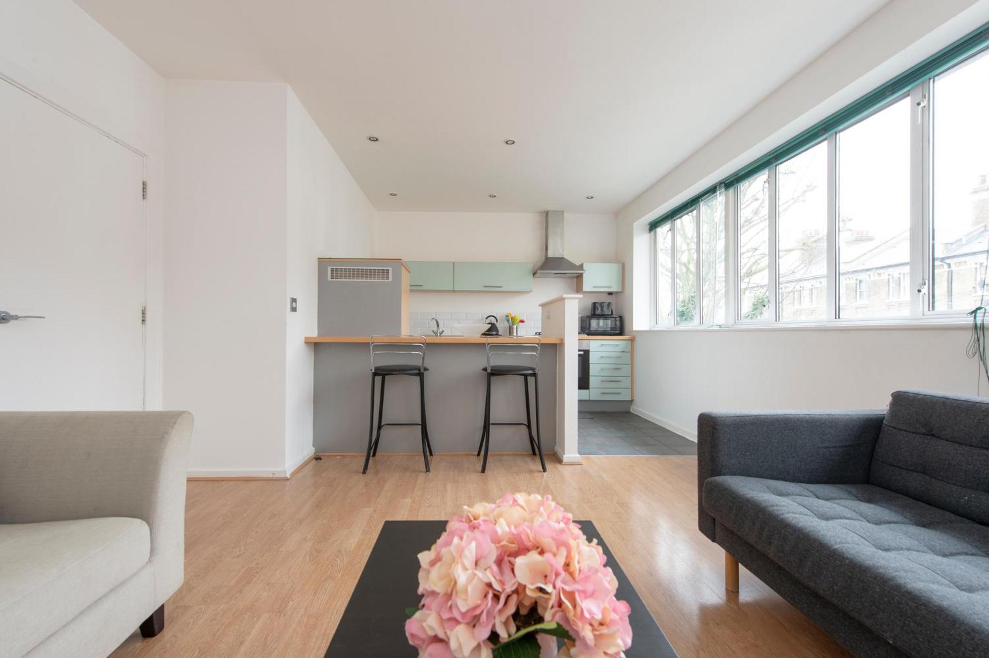 Modern Luxury Apartment By Bow Road Station London Bagian luar foto